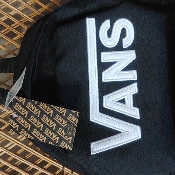 New 🌸HP🌸VANS Classic Black And White Old skool  Backpack 16½" L x 12¾" W x 4… - Picture 6 of 12